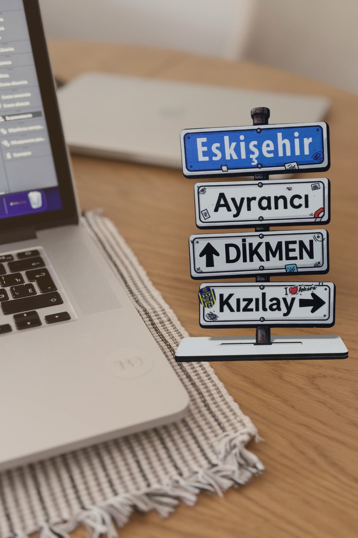 Ankara Yön Tabelası Dekor – Eskişehir, Ayrancı, Dikmen, Kızılay Yazılı Ahşap Masaüstü Biblo
